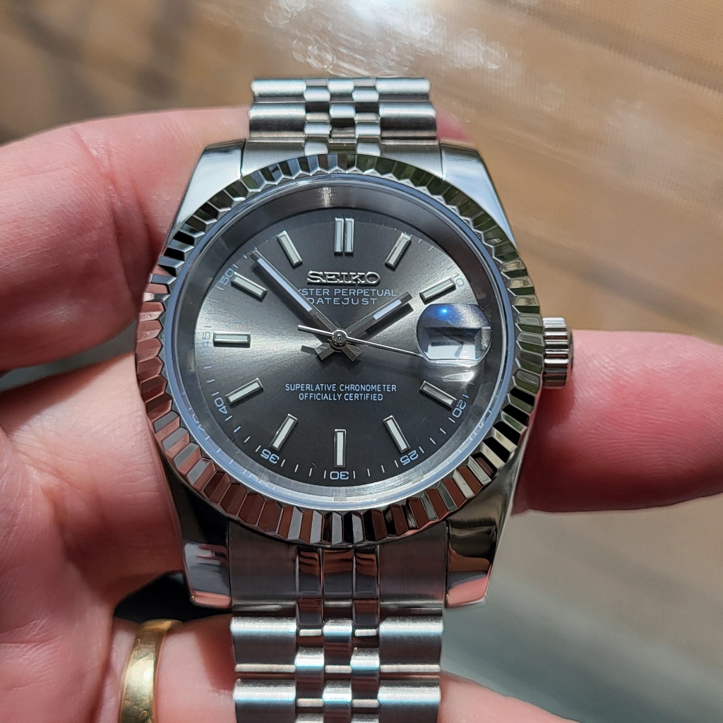 New 36mm Seikomod Automatic Watch Sunburst Gray Dial